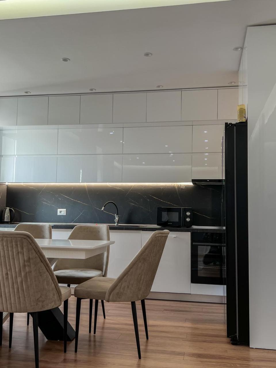 Lux Apartment At Arlis ティラナ エクステリア 写真