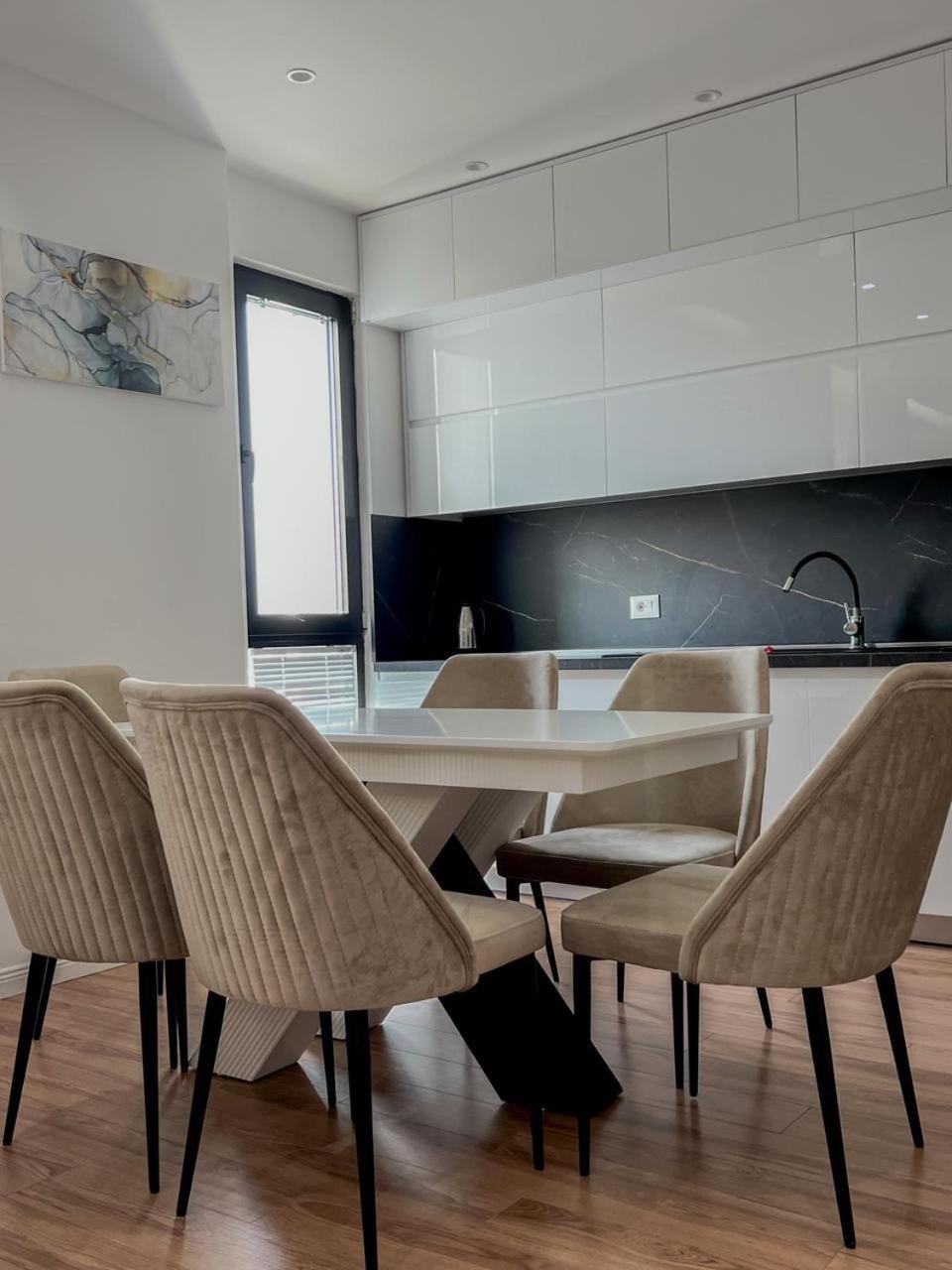 Lux Apartment At Arlis ティラナ エクステリア 写真