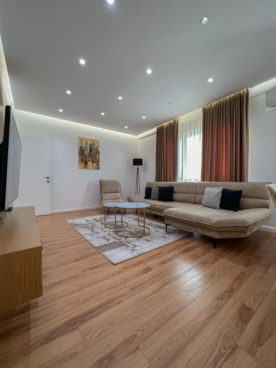 Lux Apartment At Arlis ティラナ エクステリア 写真