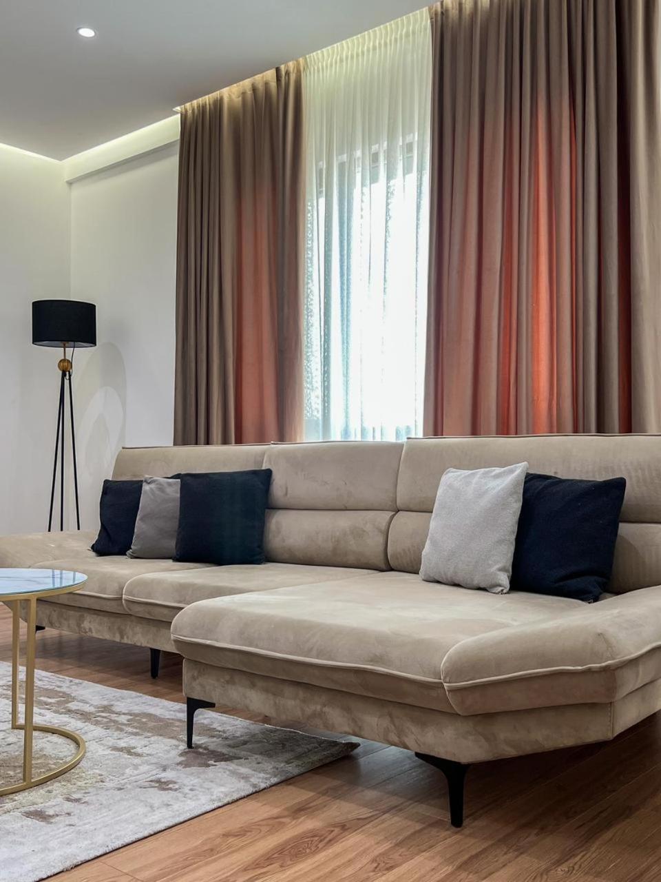 Lux Apartment At Arlis ティラナ エクステリア 写真