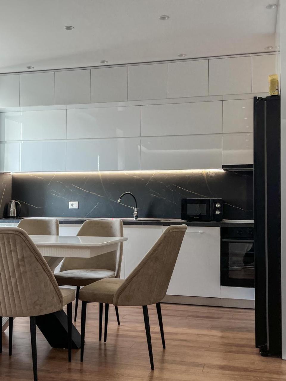 Lux Apartment At Arlis ティラナ エクステリア 写真