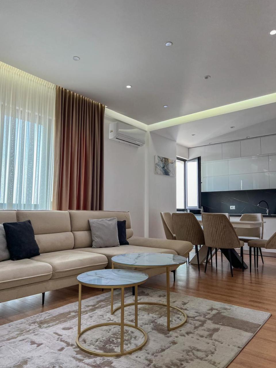 Lux Apartment At Arlis ティラナ エクステリア 写真