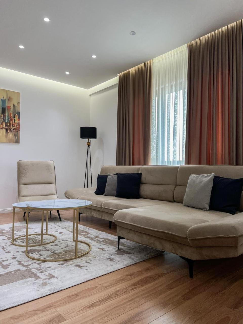 Lux Apartment At Arlis ティラナ エクステリア 写真