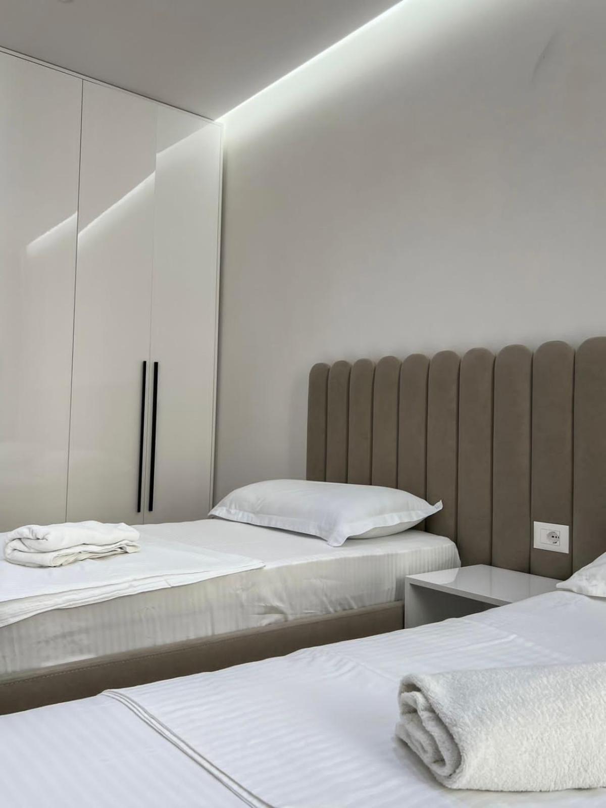 Lux Apartment At Arlis ティラナ エクステリア 写真