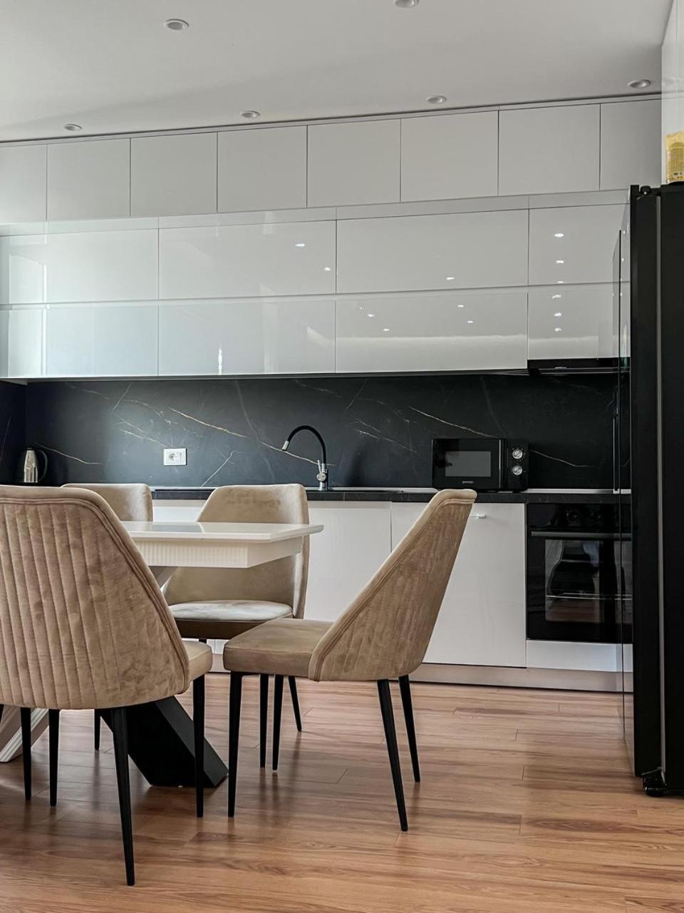 Lux Apartment At Arlis ティラナ エクステリア 写真