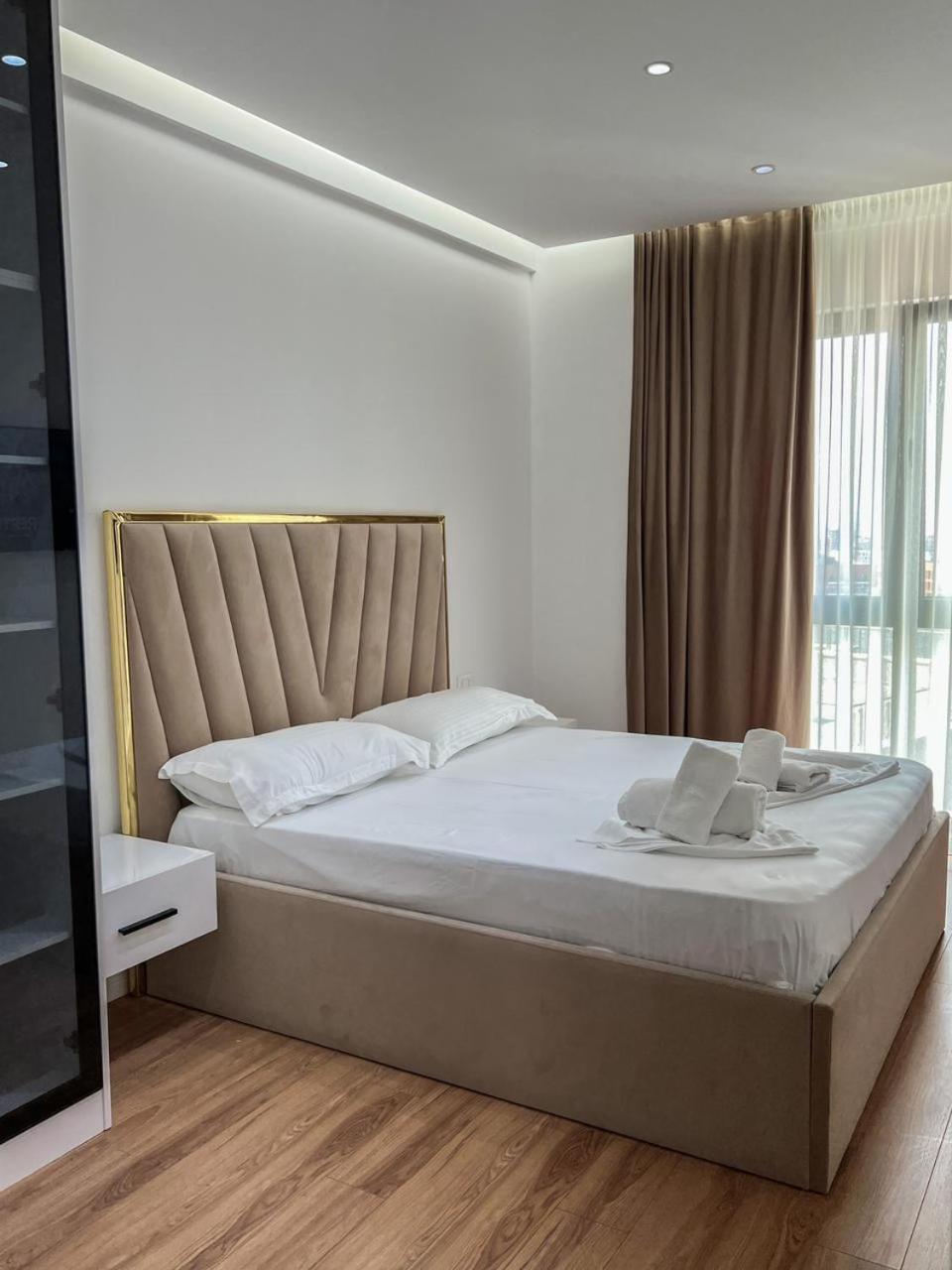 Lux Apartment At Arlis ティラナ エクステリア 写真