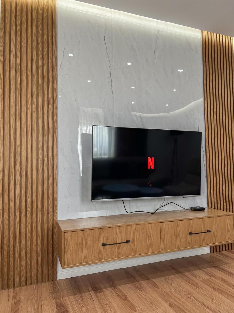 Lux Apartment At Arlis ティラナ エクステリア 写真